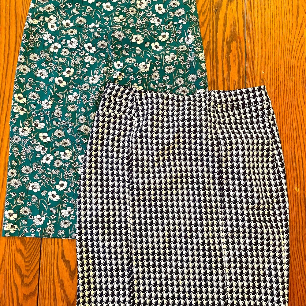 Pencil skirt  bundle 2 size MD, high waist, no zipper, stretch. Navy & green.